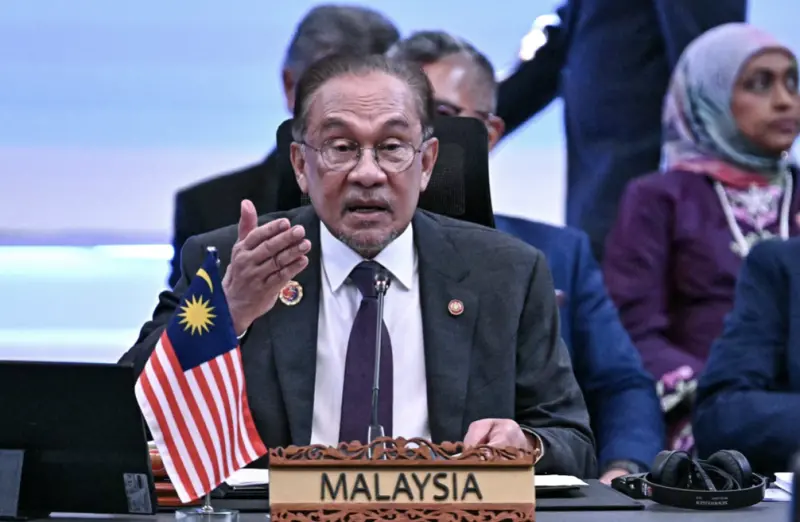 ▲馬來西亞總理安華以積極外交布局重塑國際形象，從東協峰會到對等貿易協議，展現中庸穩健的領導風格。（圖／路透社／達志影像）