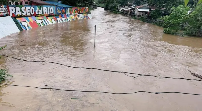 ▲菲律賓三寶顏市豪雨成災，多處地區積水嚴重，當局出動救援人員協助居民撤離。（圖／翻攝自Manilla Bulletin）