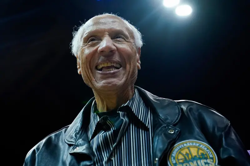 ▲今（10）日NBA美國職籃（National Basketball Association）傳來噩耗，籃球名人堂傳奇人物威肯斯（Lenny Wilkens）於家中辭世，享壽88歲。（圖／美聯社／達志影像）