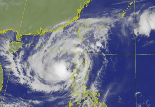 鳳凰颱風估今晚發海警！吳聖宇：今明轟豪大雨　登陸台灣時間曝光
