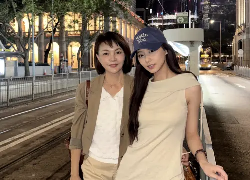 ▲周子瑜（右）遺傳媽媽黃燕玲（左）的好基因。（圖／翻攝自IG@topbeauty_lydia）