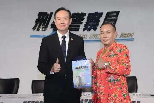 ▲竹北「吊車大王」突現身刑事局！AI換臉片流出嚇壞：我都差點上當。（圖／刑事局提供）