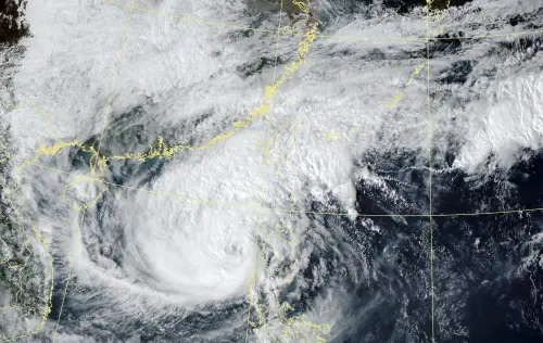 鳳凰颱風周三侵襲台灣！登陸點「雲林到屏東」有機會　東部皮繃緊
