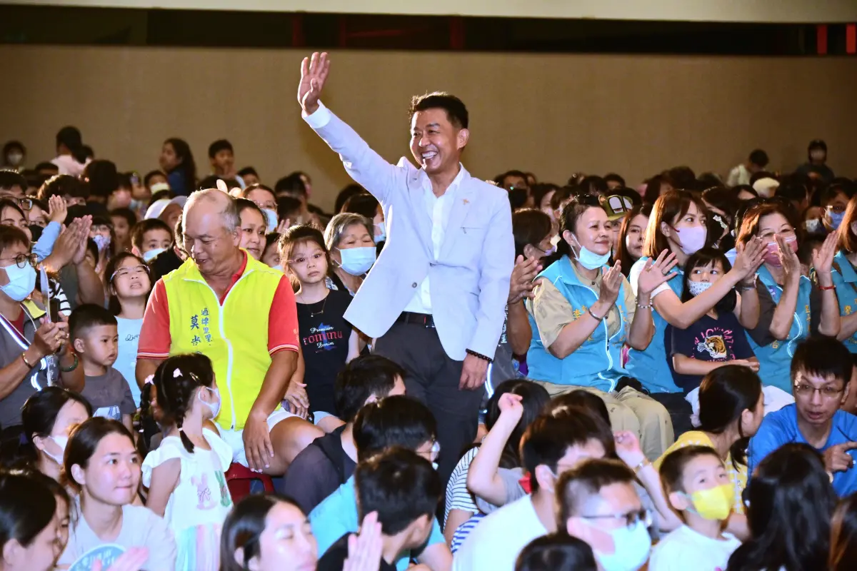 ▲立委許智傑以好人緣著稱，在高雄政壇藍綠跨黨派都有好評。（圖／立委許智傑辦公室提供）