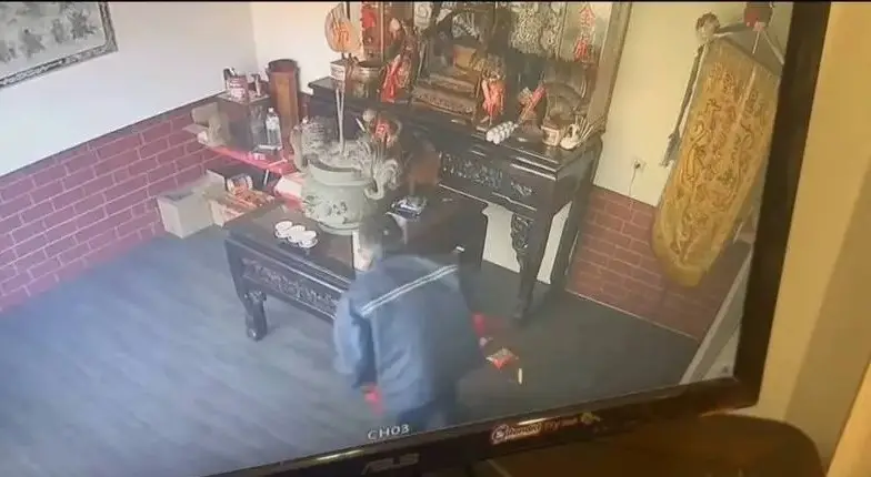 ▲全國宮廟遭竊再加1  男子潛入后里宮廟偷4面金牌（后里臉書）