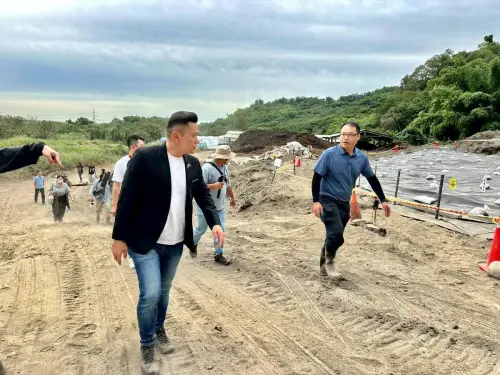 ▲ 江和樹今天再度勘查位於霧峰山區的台中「燕圾湖」。（圖／江和樹提供，2025.11.10）