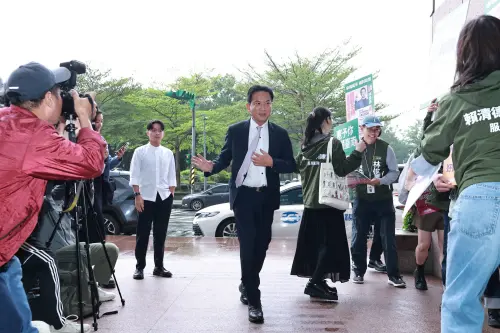 陳亭妃政見會拒納提問　林俊憲嗆不是去唸稿：真材實料還是草包？
