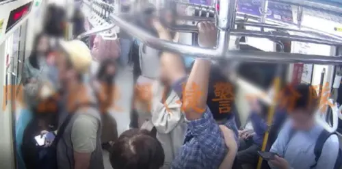 ▲北捷嬤雨傘攻擊女童事發畫面曝光。（圖／翻攝畫面）