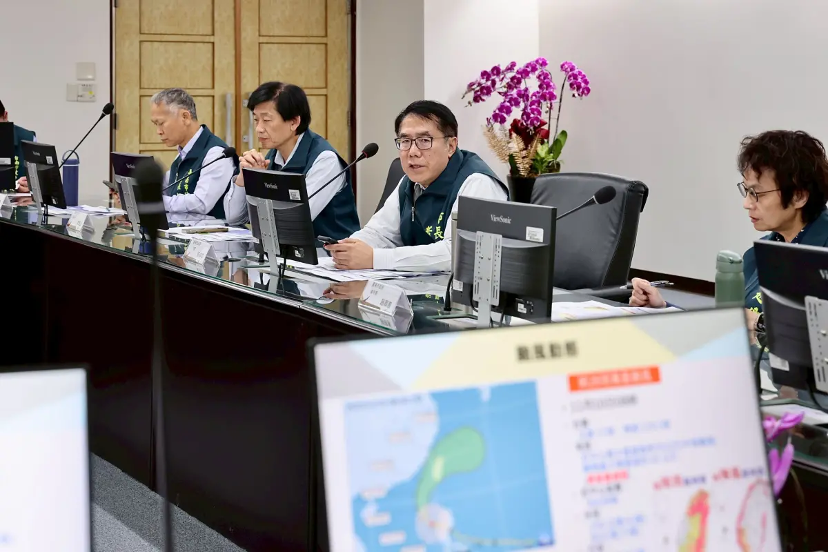 鳳凰颱風接近台灣 黃偉哲召開防颱整備會議積極防範因應