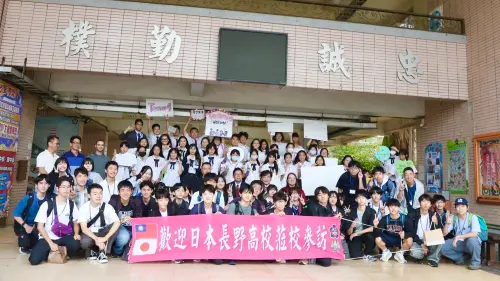 ▲日本長野縣長野高校290名師生由長野高校校長廣田昌彦帶領，到訪高雄6所高市公立高中。（圖／高市府教育局提供）