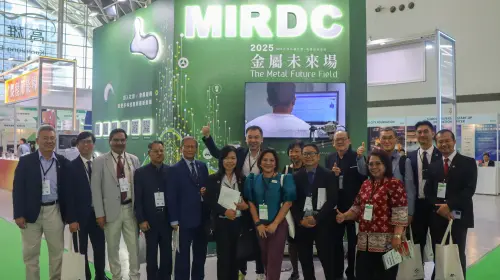 &nbsp;▲國際採購與供應管理聯盟亞太地區的國家代表團參訪金屬中心展位。（圖／金屬中心提供）