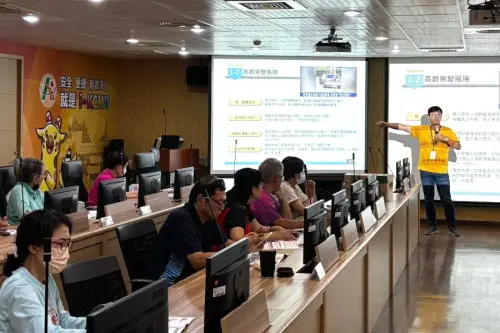 ▲高雄市區監理所舉辦路老師研習活動，學員上課的情形。(圖／高雄市區監理所提供)