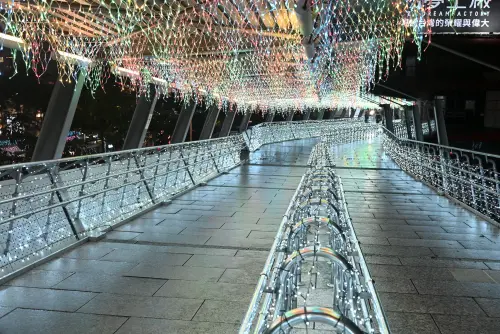 ▲狂歡馬戲彩旗（圖／記者林調遜攝）