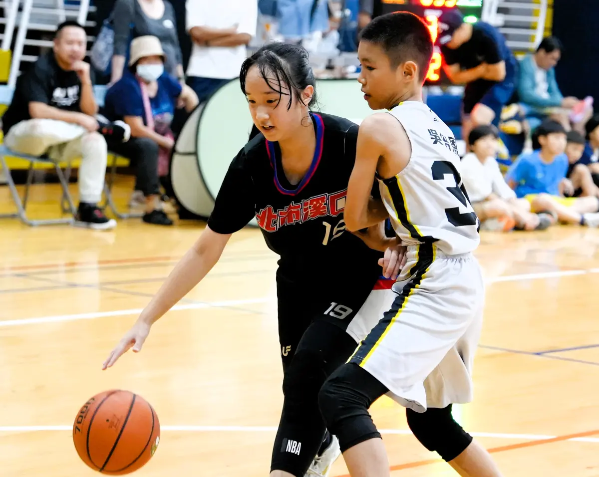 籃球／溪口國小推「獵魔女團」全女先發陣容硬碰男隊！開賽0：23