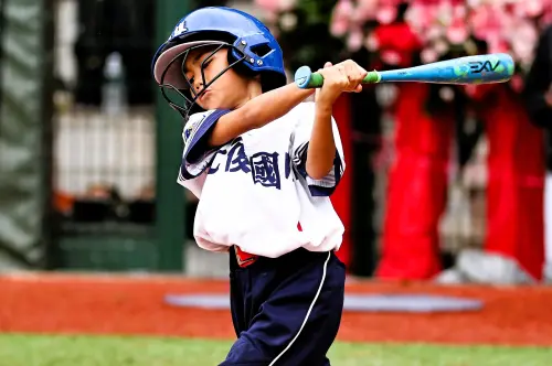 棒球／球衣、球鞋都被沖走！賽史首見複賽喊停、光復國小以球療傷
