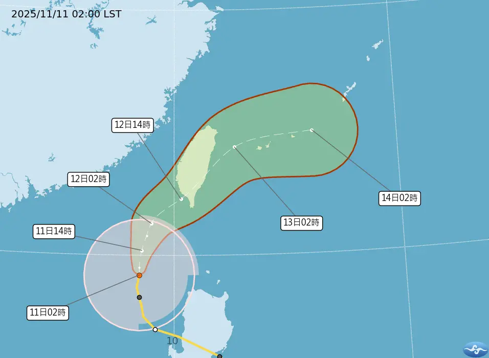 ▲鳳凰颱風路徑有南修，目前登陸地點從嘉南一帶可能往下變成高屏一帶，都還要持續觀察。（圖/中央氣象署cwa.gov.tw）