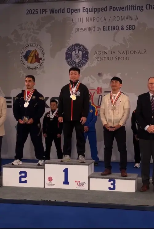 ▲2025 年世界公開裝備健力錦標賽，我國林逸鈞以712.5 公斤成績奪得總和項目金牌。（圖／運動部提供）