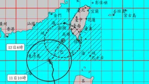 ▲鳳凰颱風海陸警報齊發，目前減弱為輕度颱風，中央氣象署預計暴風圈最快今晚觸陸。（圖／中央氣象署cwa.gov.tw）