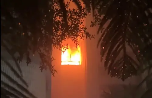 高雄大樓深夜大火！竟是19歲男被分手「怒燒衣櫥」　 害百人驚逃
