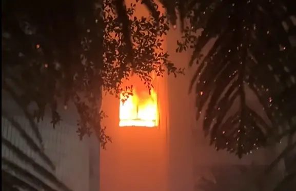 高雄大樓深夜大火！竟是19歲男被分手「怒燒衣櫥」  害百人驚逃