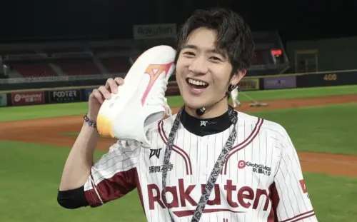 樂天桃猿球員深夜直播「開酸球團」！團長ABY發聲明：屬個人行為
