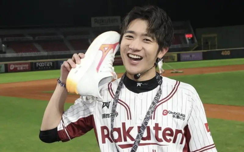 ▲樂天桃猿應援團團長ABY昨深夜開直播，隨後包含「小胖」林泓育、林立等多位主力球星都加入，過程中數度開酸球團，ABY也於今早發布聲明。（圖／取自ABY IG）