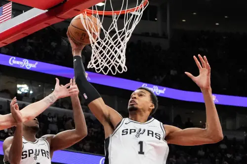 文班亞馬38分12籃板5火鍋！NBA歷史第一人　馬刺121：117逆轉公牛
