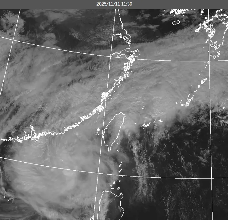    ▲鳳凰颱風持續朝台灣逼近，海上、陸上颱風警報在今（11）日清晨5時30分發布。（圖／翻攝自中央氣象局）  