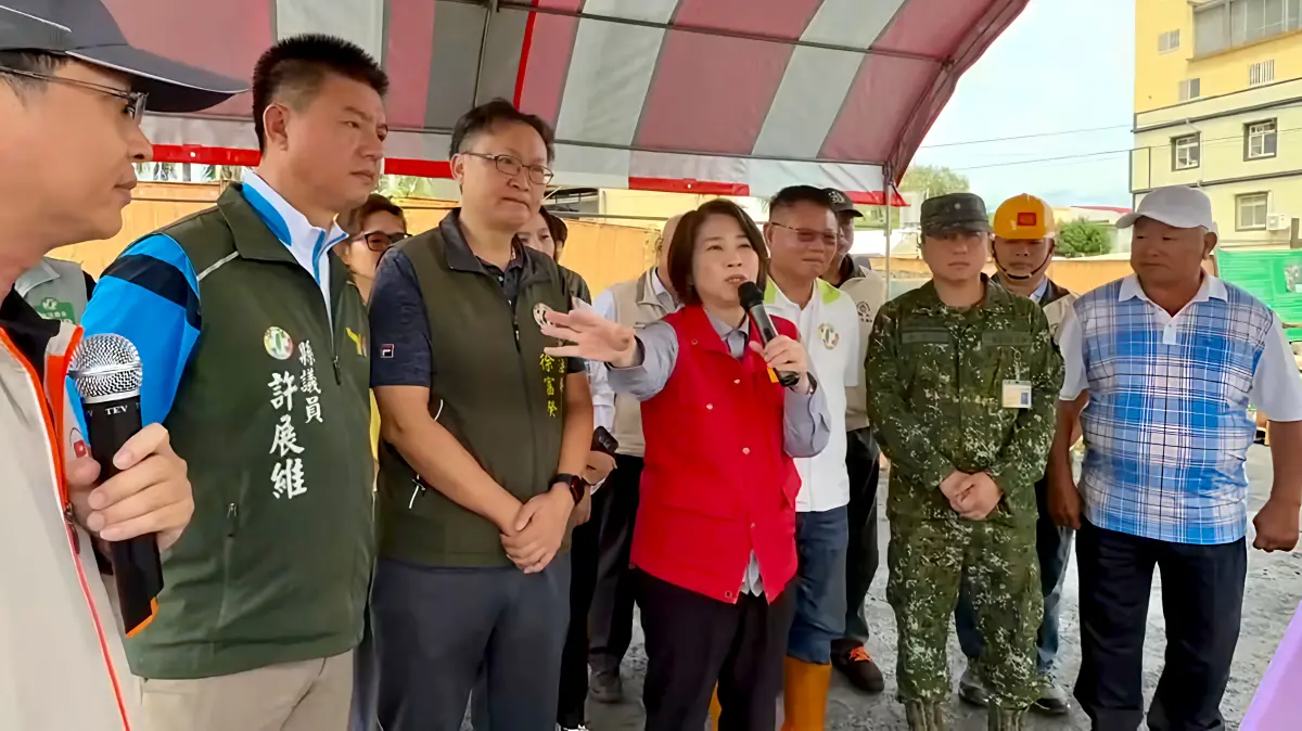 ▲周春米視察大潭滯洪池表示，將持續嚴密監控颱風動態，全面啟動防颱整備。（圖／記者莊全成翻攝）