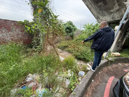斗六市區驚見多年「三不管地帶」！議員怒揭：堆滿垃圾還會淹水
