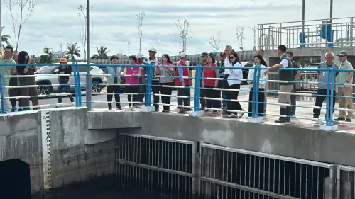 ▲周春米提醒平時務必加強清淤與清溝作業，確保抽水站正常運轉。（圖／屏東縣府提供）