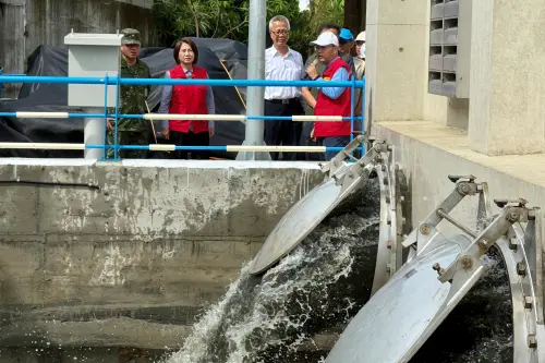 ▲確認新園C幹線抽水站各項水利設施正常運轉。（圖／屏東縣府提供）
