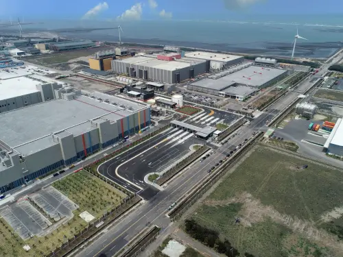 ▲位於台灣彰化的Google資料中心2013年落成啟用，投資總計已超過16億美元（約新台幣495億元）。（圖／Google官方部落格 blog.google）