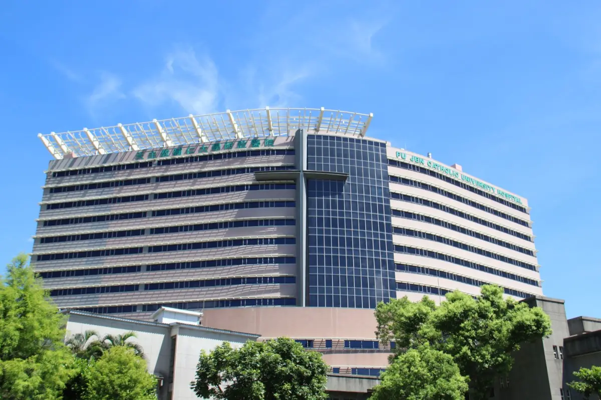 輔大名醫江漢聲遭患者持美工刀刺傷！院方：絕不寬貸任何醫療暴力