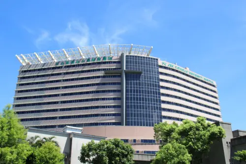 輔大名醫江漢聲遭患者持美工刀刺傷！院方：絕不寬貸任何醫療暴力
