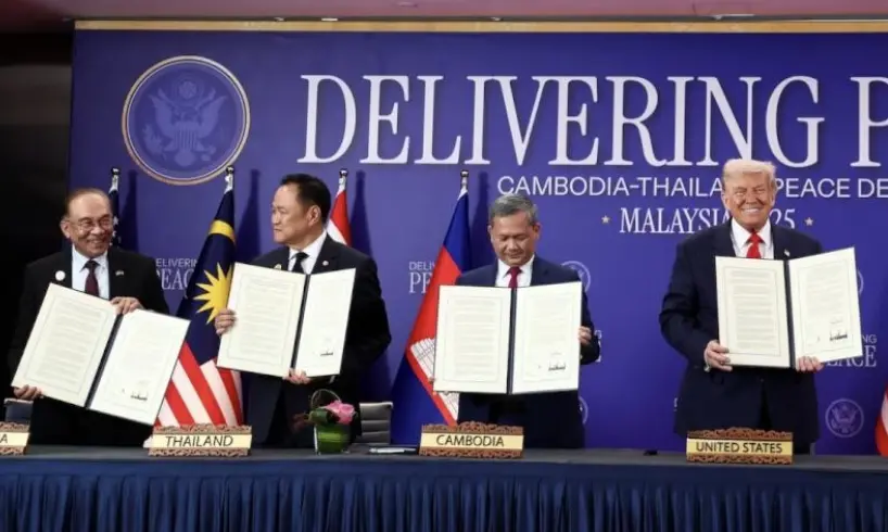 ▲泰國與柬埔寨領導人10月26日在川普與安華見證下簽署和平協議，未料近日地雷爆炸使局勢再度緊張。（圖／路透社／達志影像）
