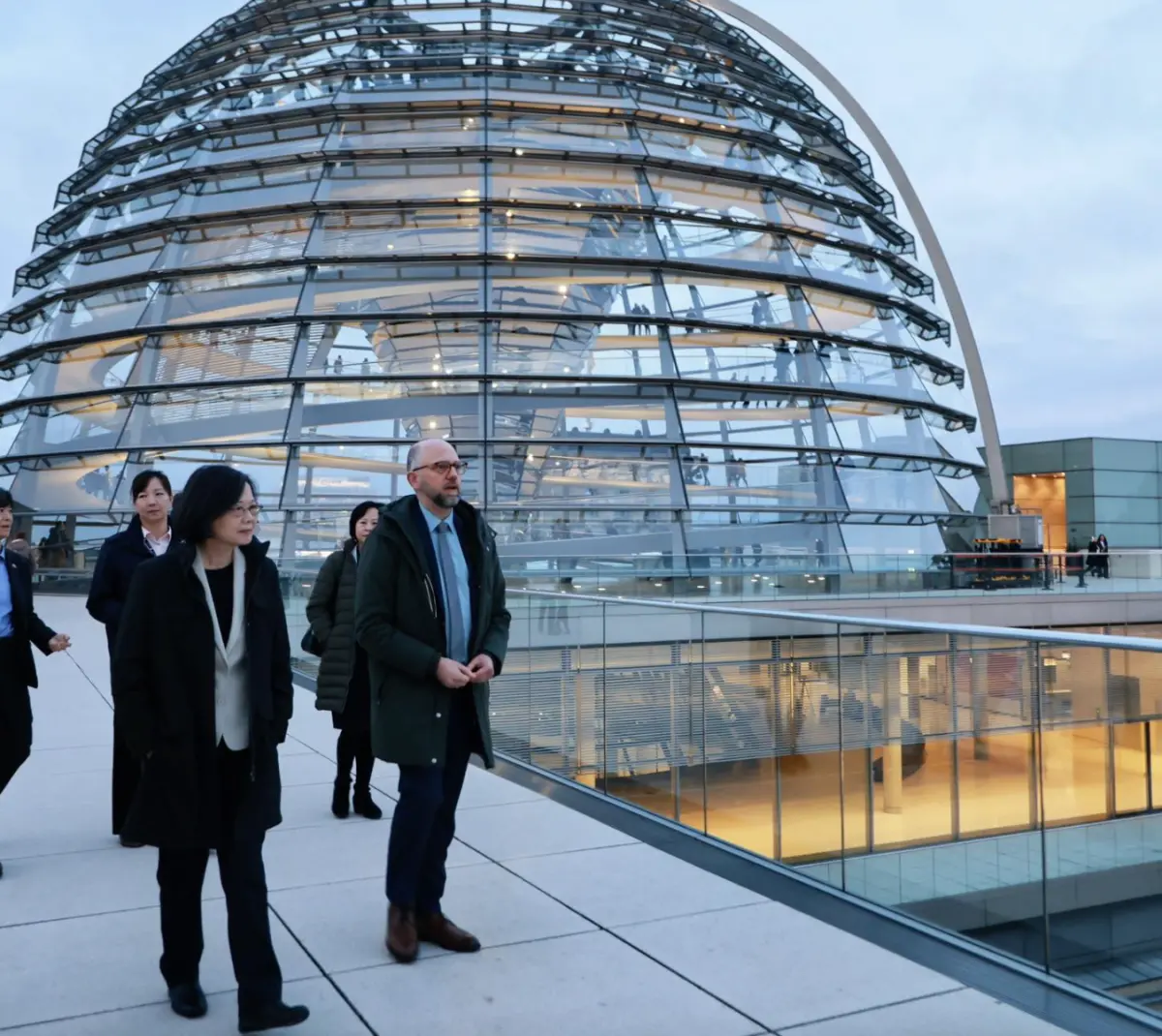 ▲蔡英文結束柏林自由議會發表演說後前往德國國會參觀。（圖／翻攝自蔡英文臉書）