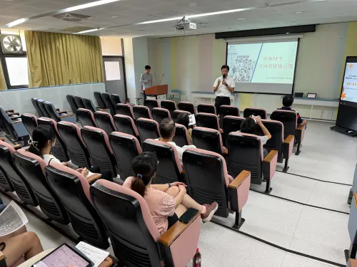 ▲透過黎博士的專業導讀，老師們對浮洲地區的了解不再僅限於地理名詞，而是能更深刻地體會到在地歷史的厚重與人文的溫度。（圖／新北市政府教育局提供）