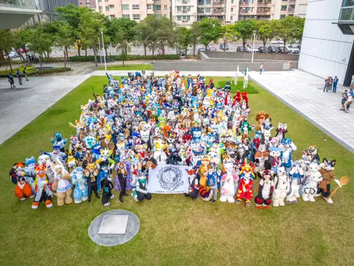 ▲書展11/15-11/16將有毛毛獸人限定快閃演出。(圖／高市府文化局提供)