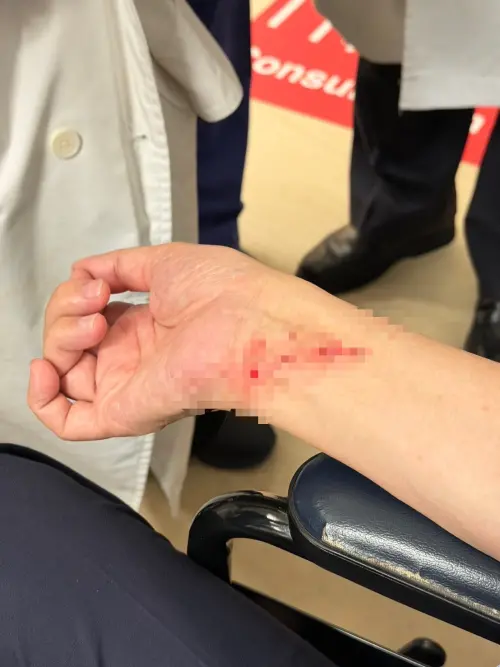 ▲診間攻擊名醫江漢聲！30歲男「被逮狂喊這8字」臉書被挖1事超驚悚。（圖／翻攝畫面）