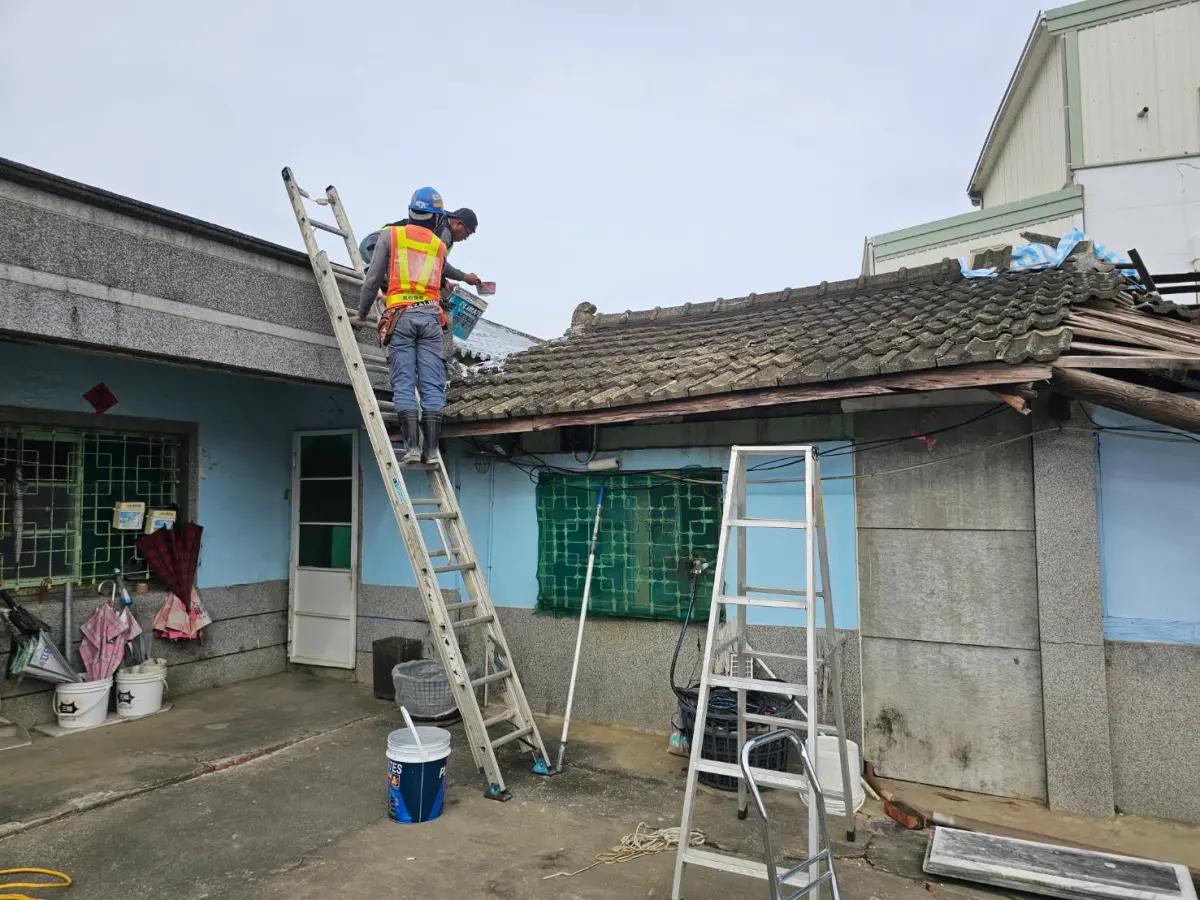 ▲因應鳳凰颱風來襲，台南市災害應變中心於今(11)日上午9 時提升為一級開設，市長黃偉哲要求市府團隊及各區公所即早完成防颱準備。（圖／高市府提供）