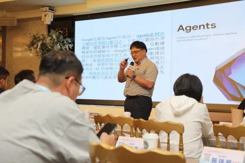 ▲臺中教育大學李政軒教授分享AI創新教育。（圖／新北市政府教育局提供）