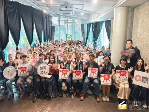 ▲心靈影展展前發佈會邀請電影創作者、與談講師等近百人舉行揭幕式。（圖／記者金武鳳攝，2025.11.11)