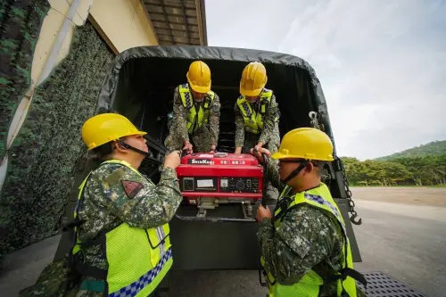 ▲陸軍564旅官兵實施防災器具檢整。（圖／第4作戰區提供）