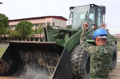 ▲陸軍54工兵群官兵實施機具整備作業。（圖／第四作戰區提供）