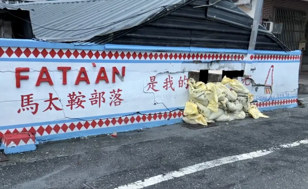 ▲鳳凰颱風直撲！便道沖毀馬太鞍村急撤，街上靜悄悄如同空城。（圖／翻攝畫面）