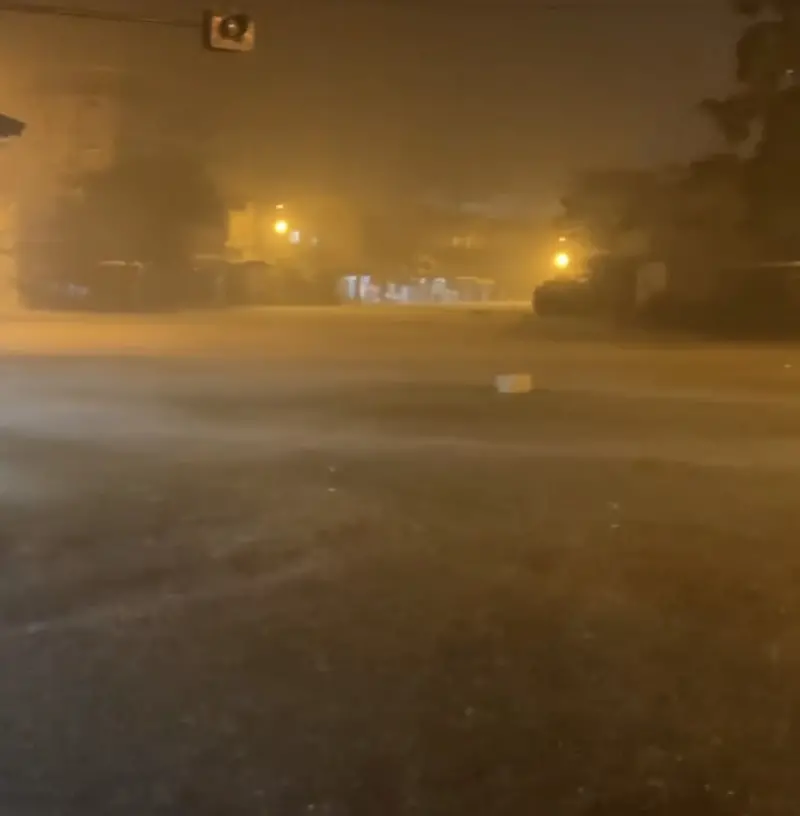 宜蘭豪雨狂炸！羅東市區「水淹騎樓」大馬路成汪洋　現場畫面曝光