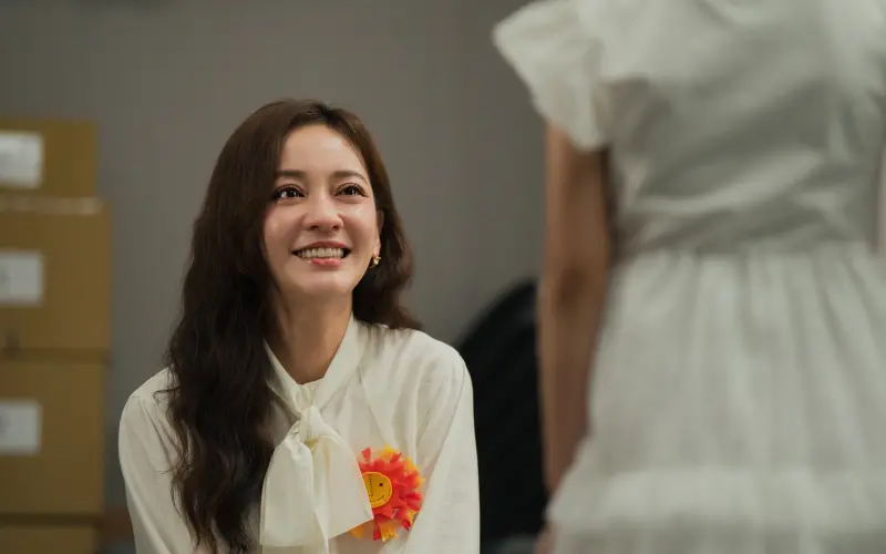 ▲由於陳意涵（如圖）在新戲《陽光女子合唱團》中的角色不會跳舞，而她跳舞底子太好一直被導演嫌，讓孫淑媚吐槽：「她演不出來，隨便扭都好看」。（圖／壹壹喜喜電影公司提供）