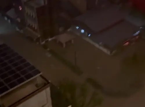 ▲蘇澳一樓民宅幾乎都已經被水灌入。（圖／Threads＠troyjtr）