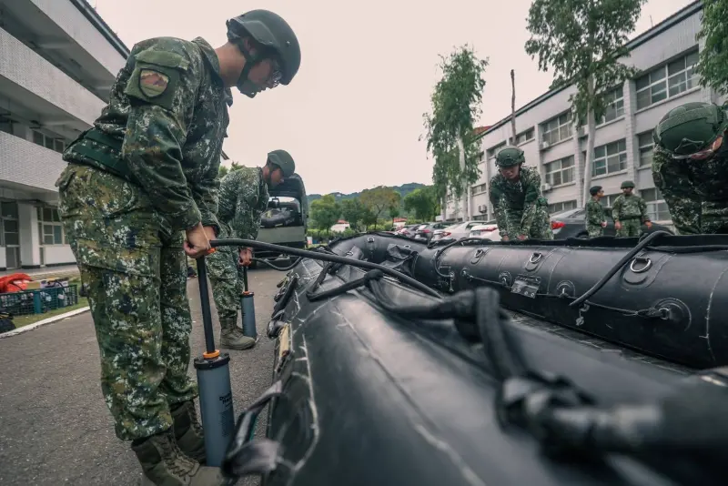    ▲陸軍司令部災害應變一級開設，各作戰區已派遣連絡官、情蒐官進駐縣市政府，以迅速投入災害搶救，協力民眾守護家園。（圖／國防部提供）  